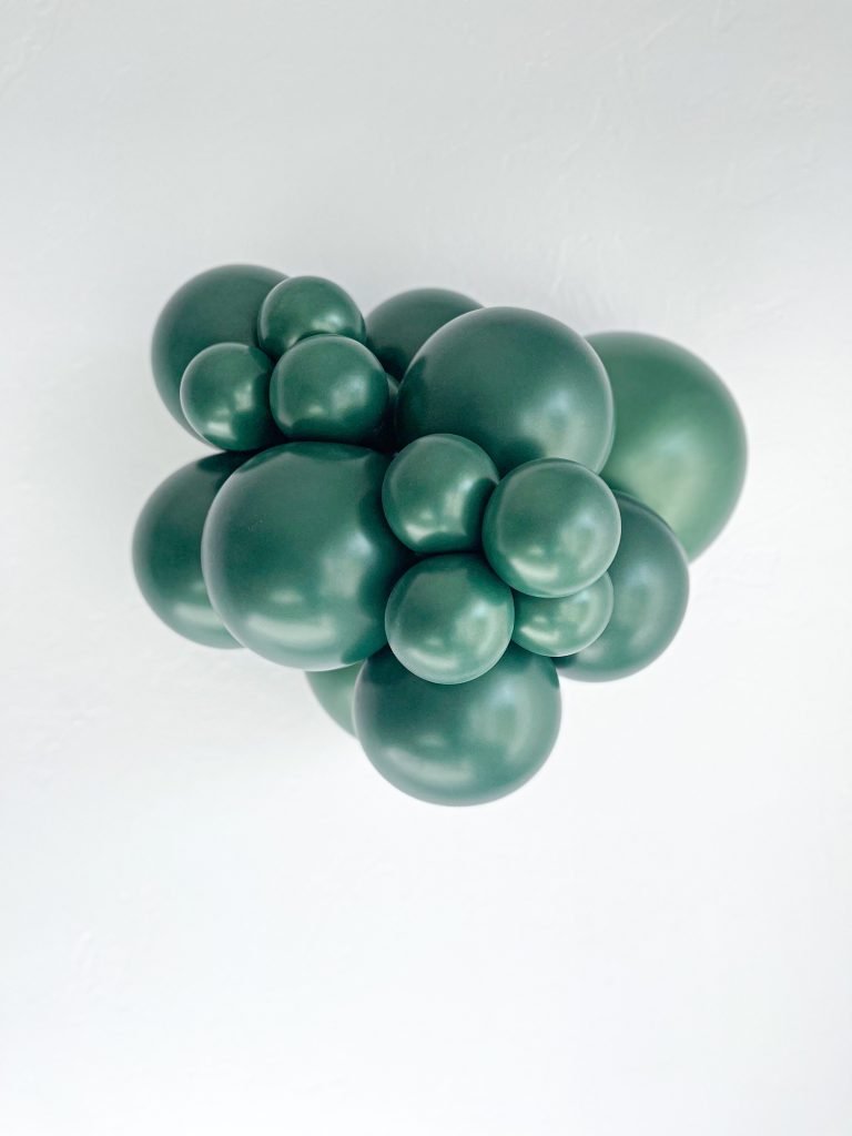 TUFTEX | Metallic Balloon Forest Green - 17 in. - FestiUSA